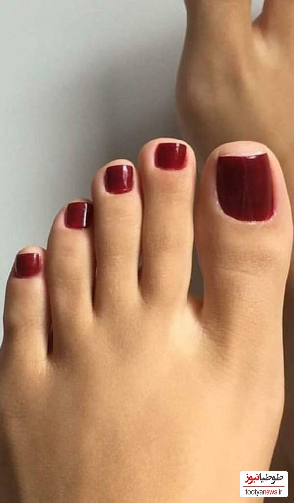 طراحی ناخن پا قرمز
