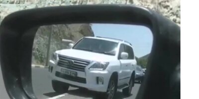 (فیلم) فرار عجیب گران‌ترین شاسی‌بلند ایران از ترافیک جاده چالوس!