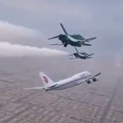 اسکورت عجیب و غریب هواپیما رئیس جمهور چین با چندین هواپیما جنگنده/ برای مذاکره میرن یا برای جنگ!!+ فیلم
