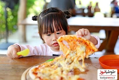 (ویدئو) واکنش بامزه و خنده دار یک کودک به خوردن پیتزا برای اولین بار/این خودِ خودِ منم😂