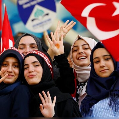حرکت عجیب و منحصربفرد مردم ترکیه در سالگرد درگذشت آتاتورک!/ یه نوع خلاقیته نه؟🤔