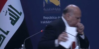 (فیلم) خراب شدن حال وزیر خارجه عراق حین سخنرانی در کنفرانس خبری