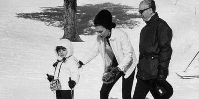 سفر شاه و فرح برای  اسکی به کشور سوئیس و یخ زدن مردم در خانه هایشان از سرما/بلاخره تفریح از جون مردم واجب تره!!