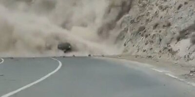 (فیلم) فرار باورنکردنی یک خودرو از ریزش کوه