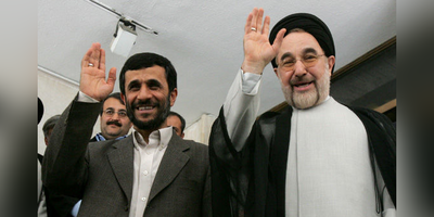 (عکس) دست در دست راه رفتن محمود احمدی نژاد و خاتمی که تا کنون ندیده اید!