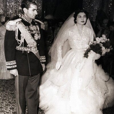 دست و دلبازی محمدرضاشاه از جیب ملت برای خرید گرانترین و سنگین ترین لباس عروس دنیا برای ثریا+ویدیو/ 30 کیلو وزن با 6 هزار تکه الماس!