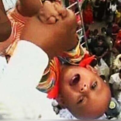 (ویدئو) آئین وحشتناک و باورنکردنی در هند؛ پرتاب نوزاد از ارتفاع 15 متری/التماس تفکر😣
