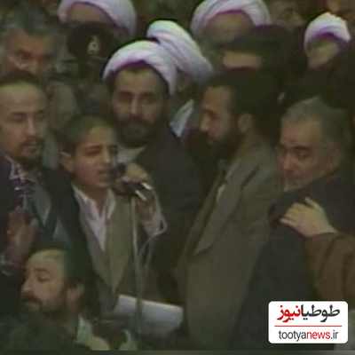 قرائت قرآن توسط محمد اصفهانی در حضور امام خمینی هنگام ورود به ایران در سال57 + فیلم